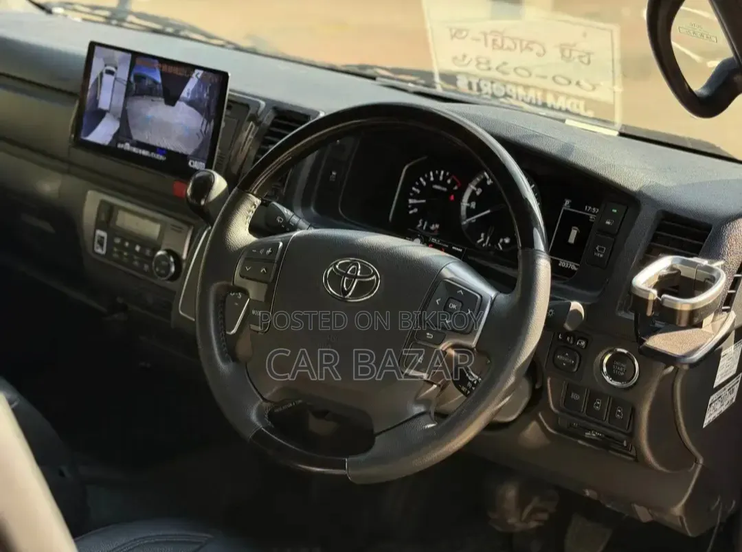 Toyota HiAce 2021 Black