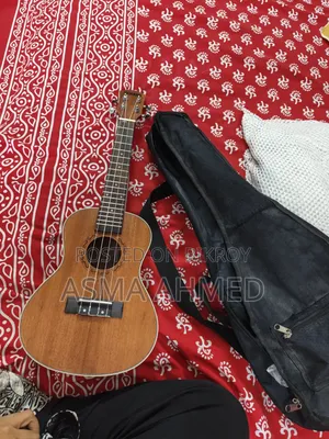 24 Inch Ukulele With Capo
