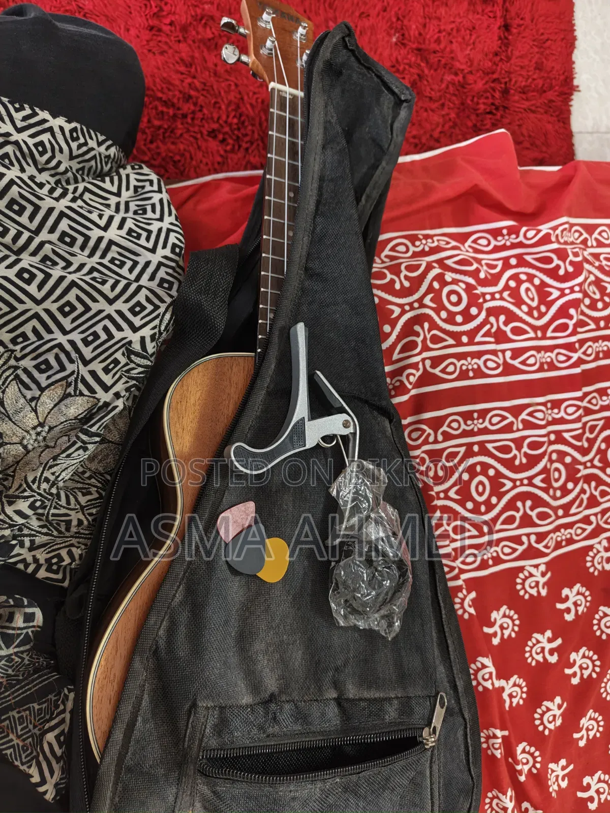 24 Inch Ukulele With Capo