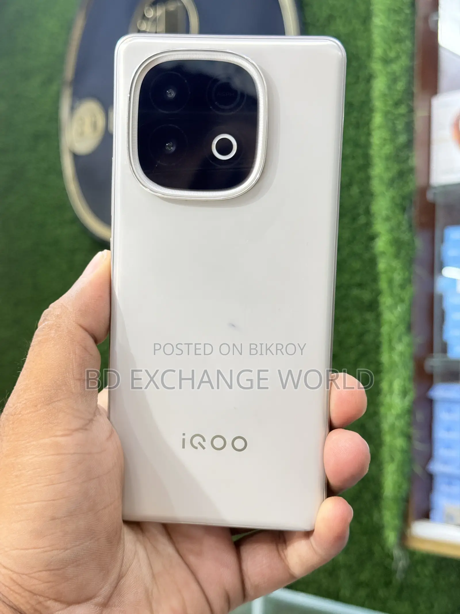 iQOO 128 GB Gold