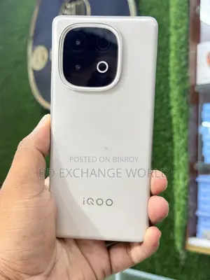 iQOO 128 GB Gold