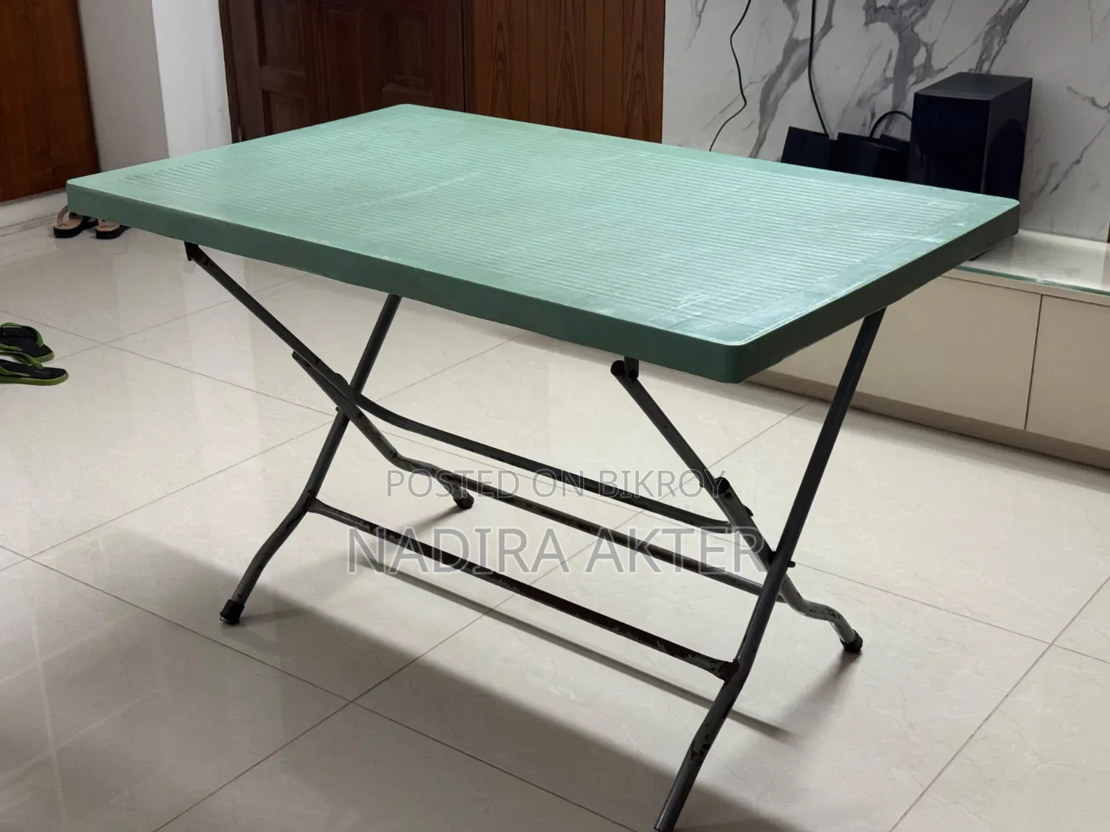 High Quality Table for Sale (2.5 Ft/4 Ft)