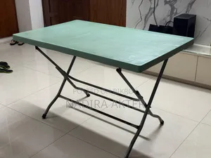 High Quality Table for Sale (2.5 Ft/4 Ft)
