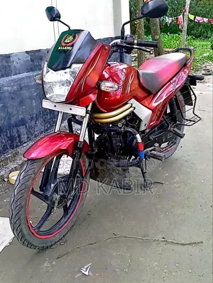 Mahindra Centuro 2016 Red