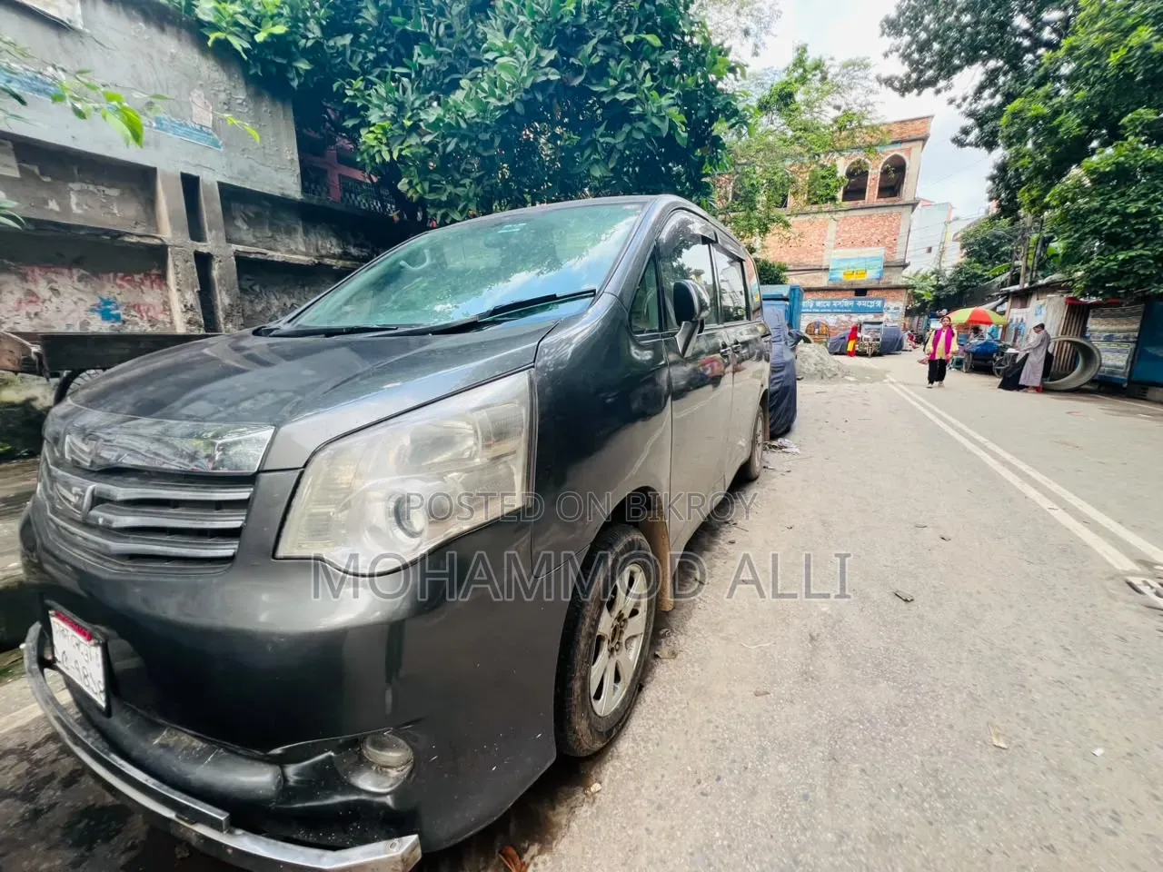 Toyota Noah 2.0 143hp AWD (7 Seater) 2012 Gray