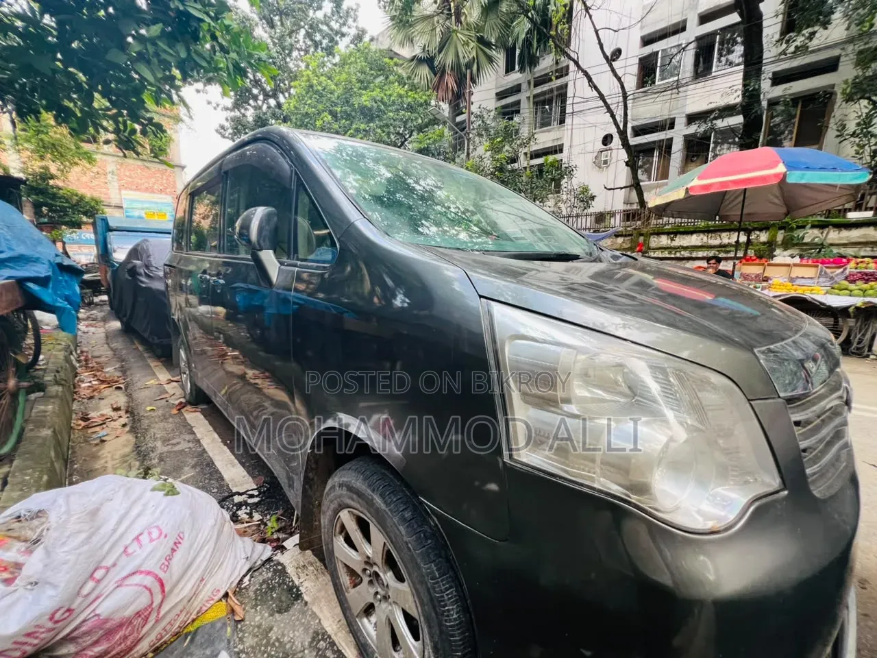 Toyota Noah 2.0 143hp AWD (7 Seater) 2012 Gray