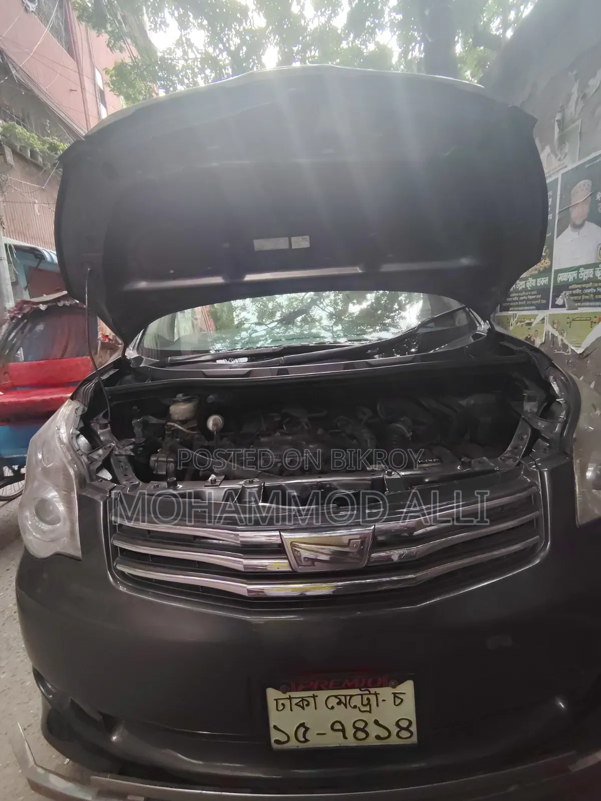Toyota Noah 2.0 143hp AWD (7 Seater) 2012 Gray