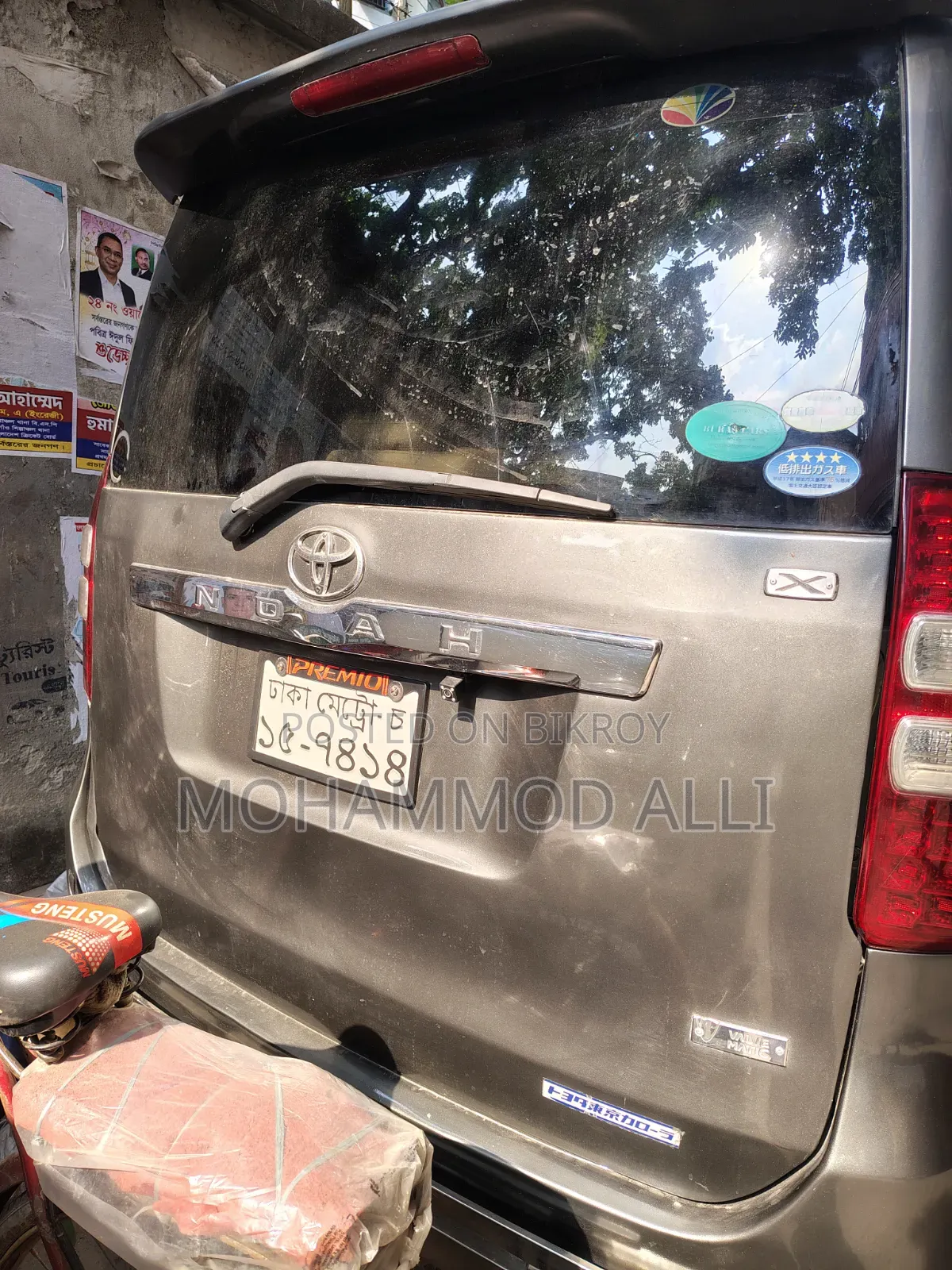Toyota Noah 2.0 143hp AWD (7 Seater) 2012 Gray