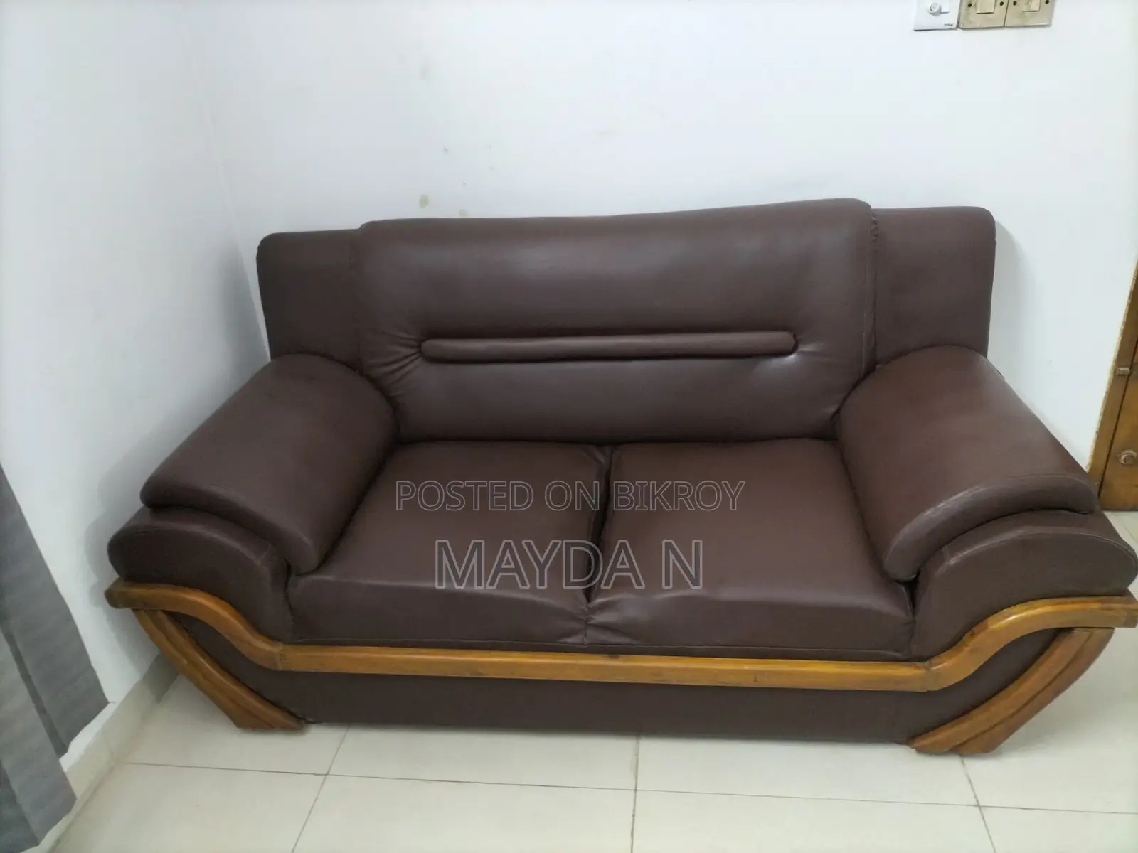 সোফা সেটটি বিক্রি করা হবে