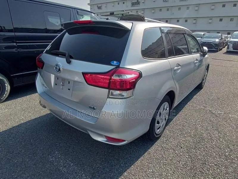 Toyota Corolla Fielder 2021 Silver