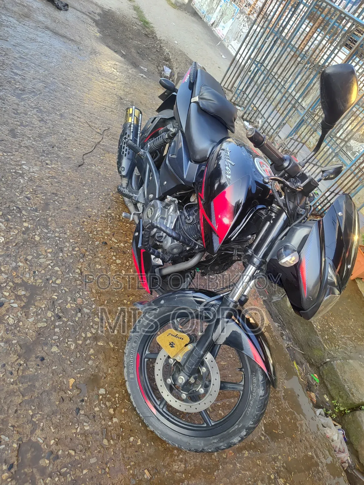 Bajaj Pulsar 150 2020 Red