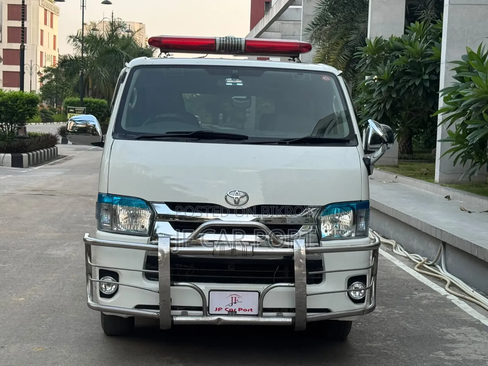 Toyota HiAce 2017 White