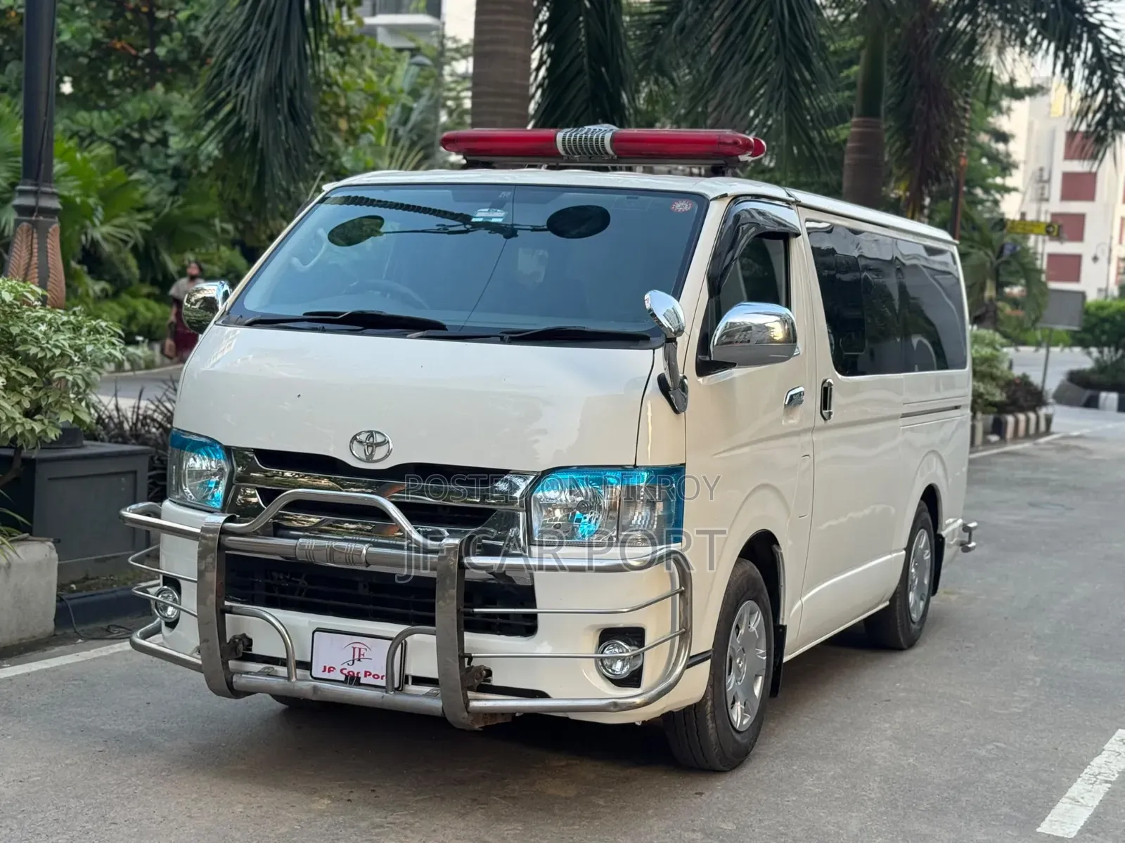 Toyota HiAce 2017 White