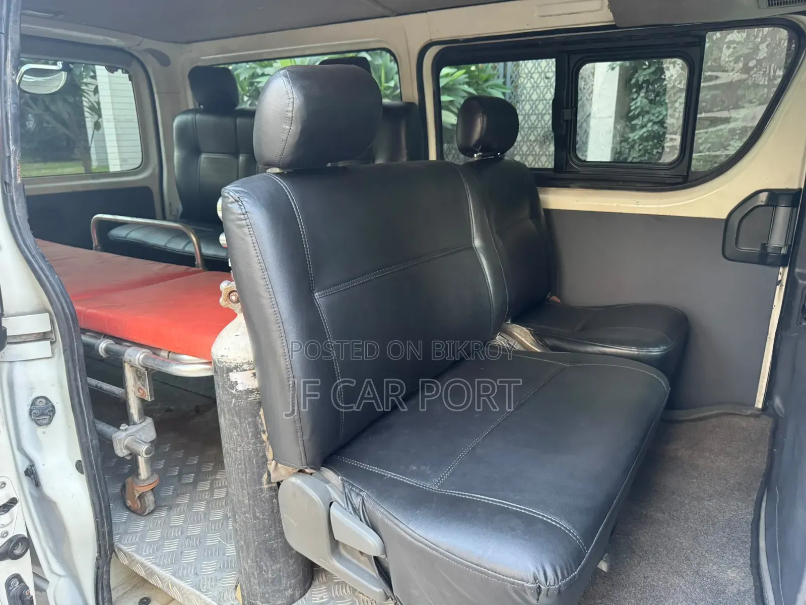 Toyota HiAce 2017 White