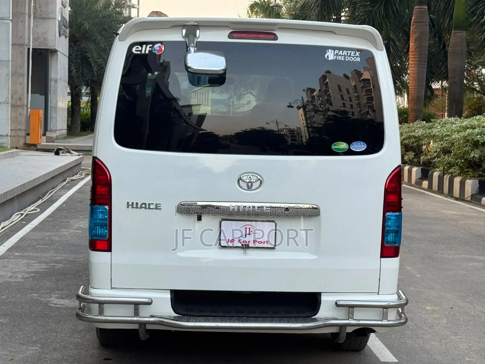 Toyota HiAce 2017 White