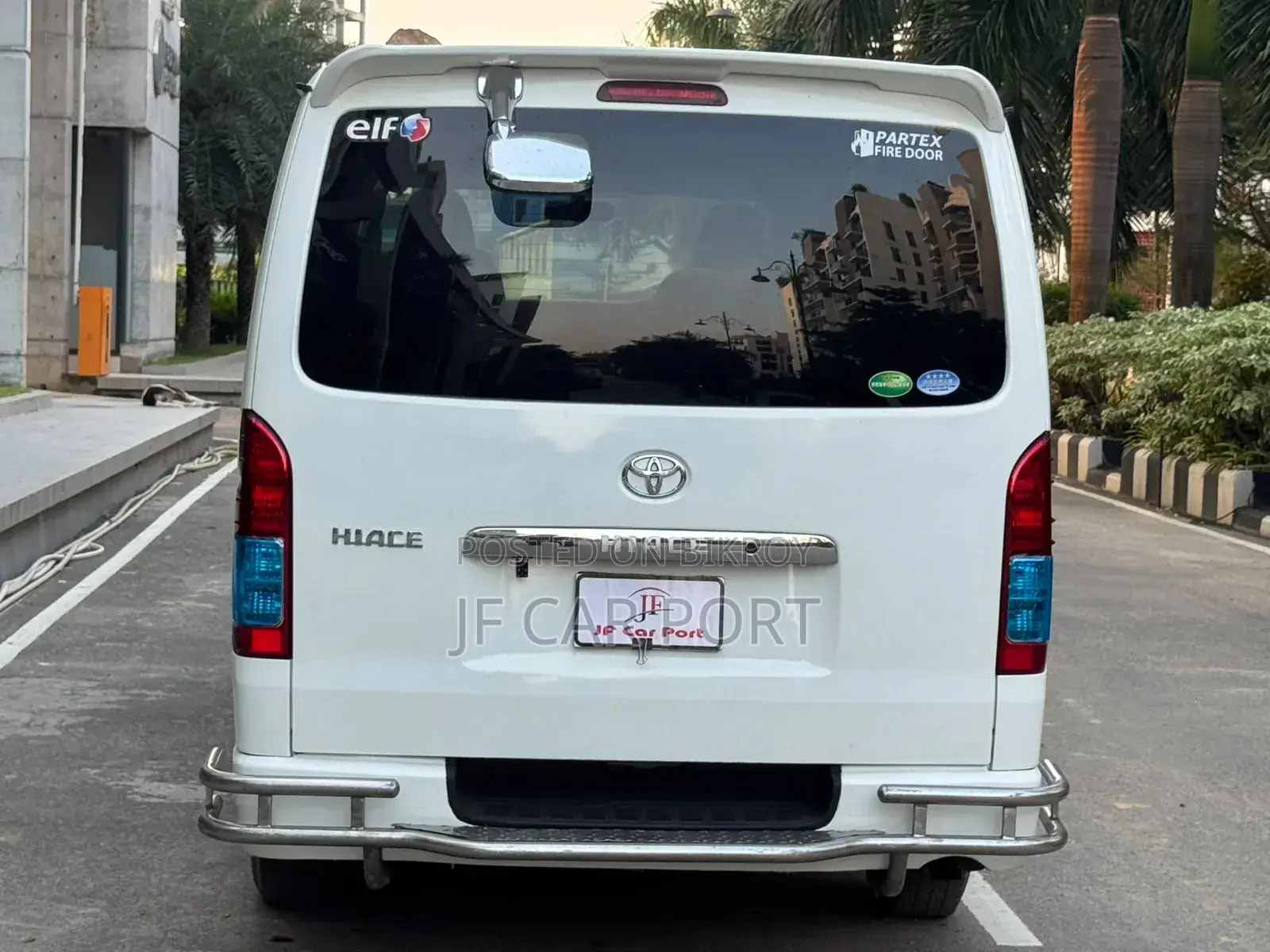 Toyota HiAce 2017 White