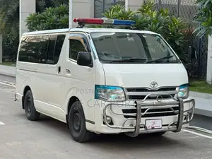 Toyota HiAce 2013 White