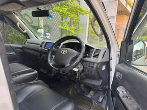 Toyota HiAce 2013 White
