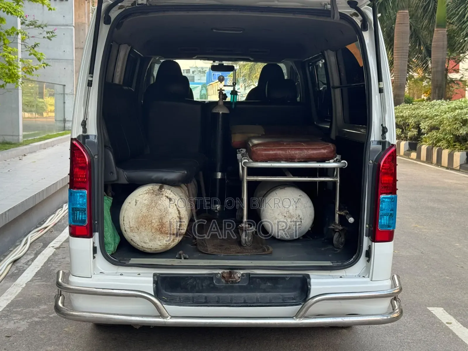 Toyota HiAce 2013 White