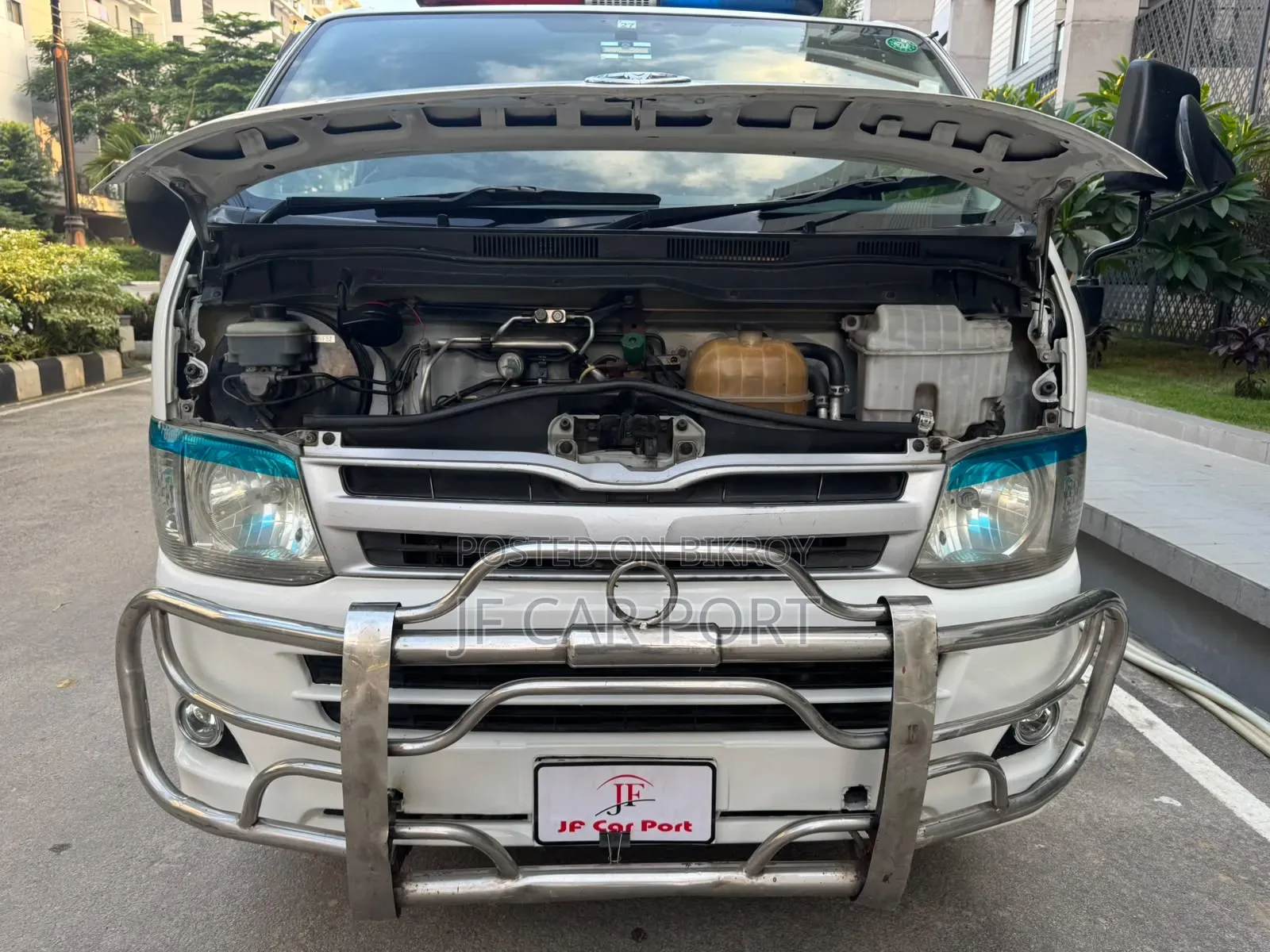 Toyota HiAce 2013 White