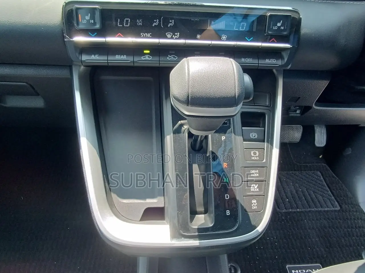 Toyota Noah 2022 Pearl