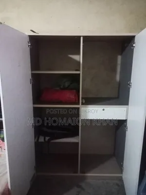 বোর্ডের আলমারি