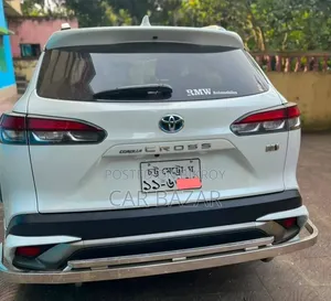 টয়োটা করোল্লা ক্রস এল ২০২৩ সাদা