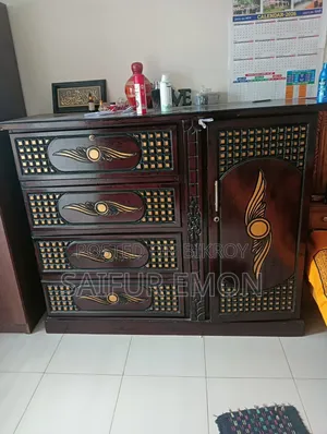 পুরাতন খাট ও ওয়াড্রব এবং বিক্রি হবে