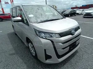 Toyota Noah 2022 Beige