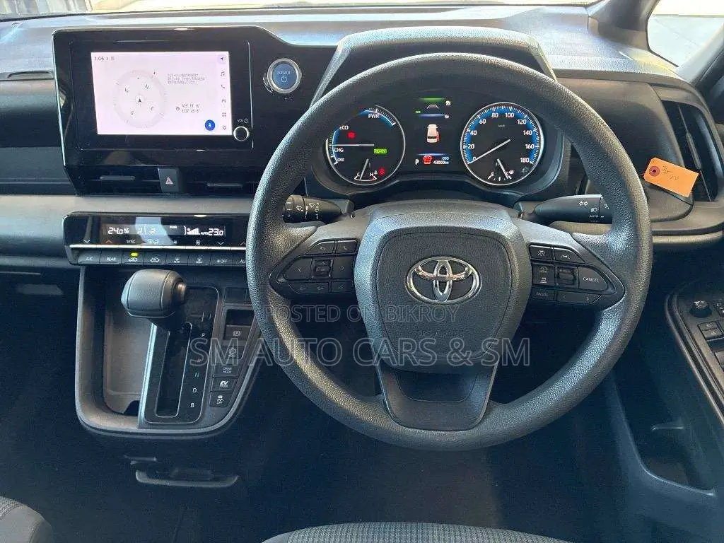 Toyota Noah 2022 Beige