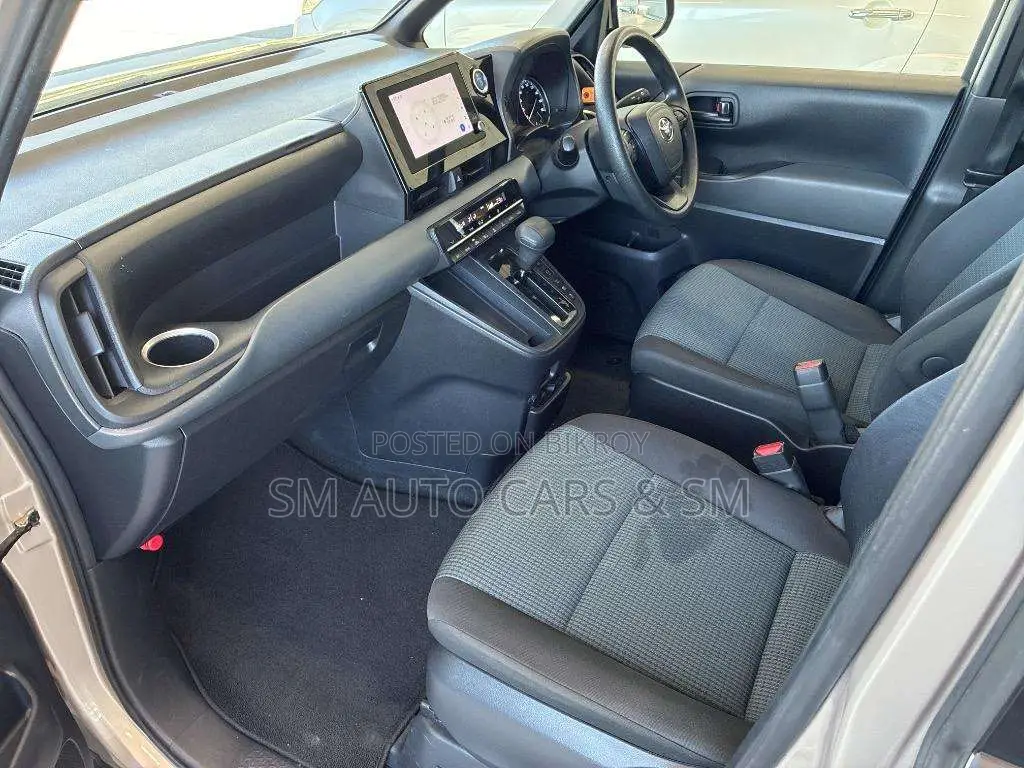Toyota Noah 2022 Beige