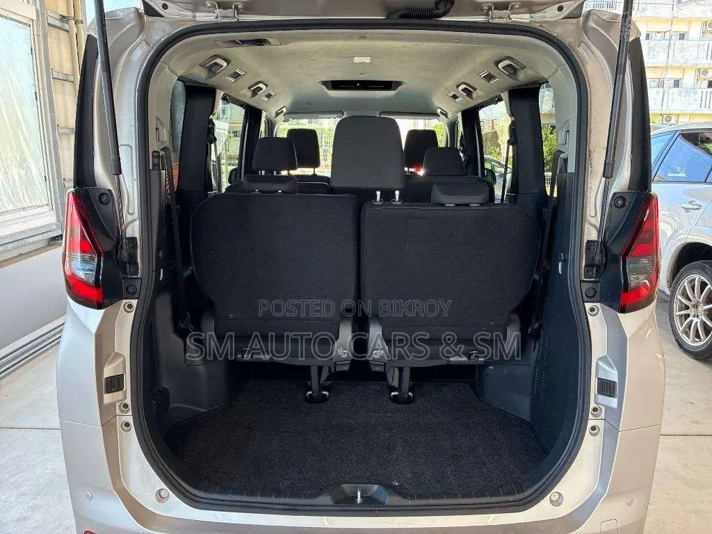 Toyota Noah 2022 Beige
