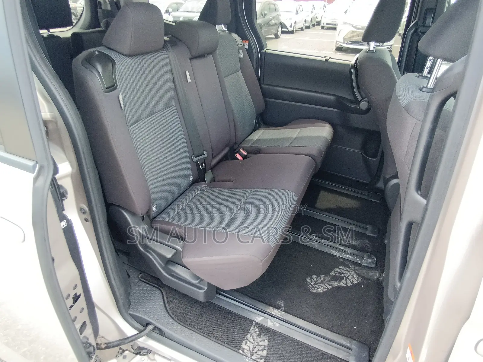 Toyota Noah 2022 Beige