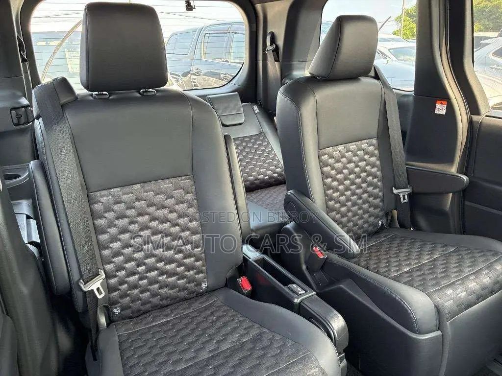 Toyota Voxy Hybrid S-Z 2WD 7-Seater 2023 Gray