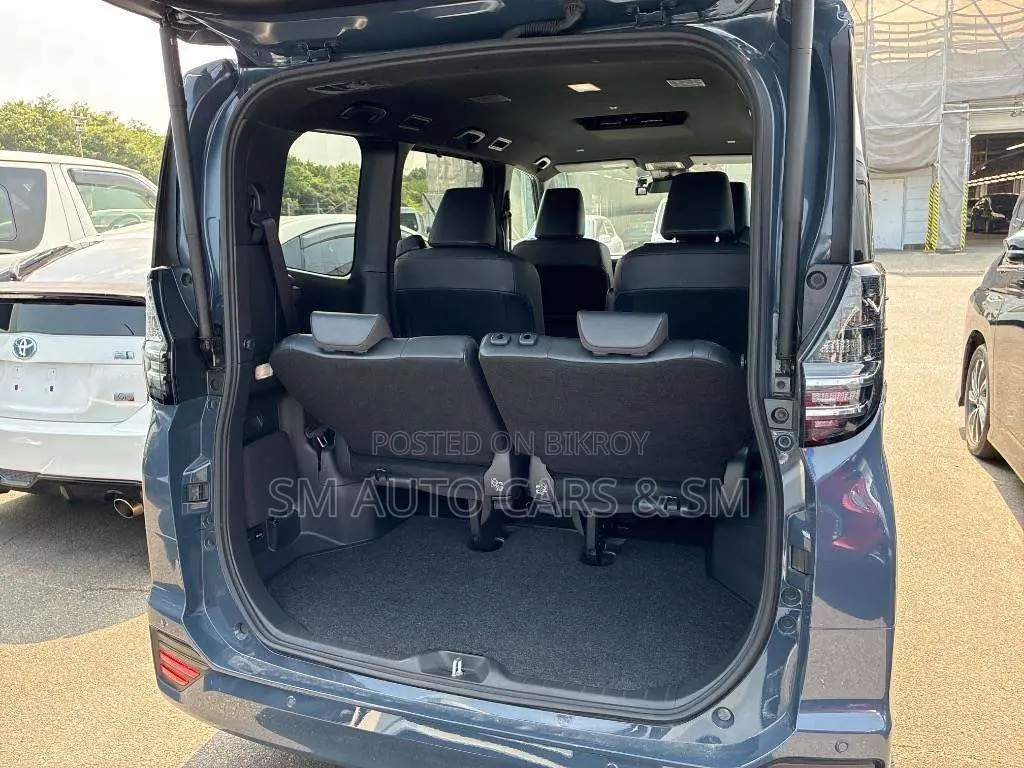 Toyota Voxy Hybrid S-Z 2WD 7-Seater 2023 Gray