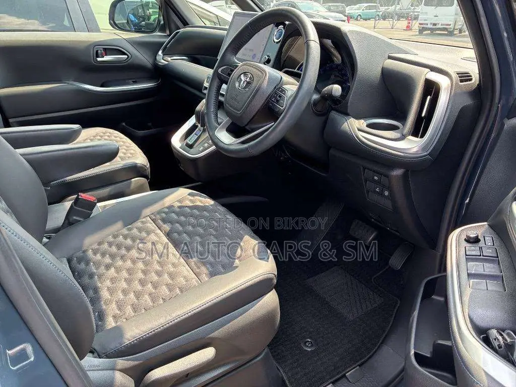 Toyota Voxy Hybrid S-Z 2WD 7-Seater 2023 Gray