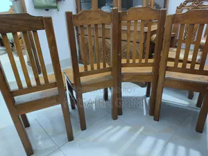 সেগুন কাঠের চেয়ার।