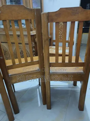 সেগুন কাঠের চেয়ার।