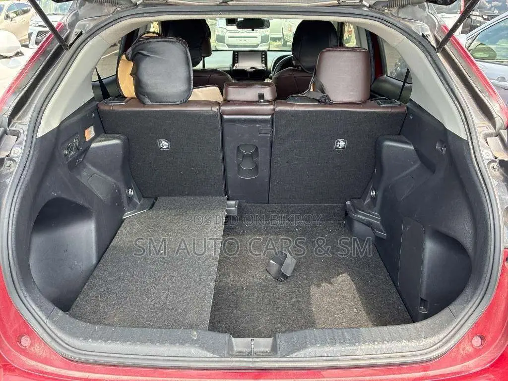 Toyota Yaris Cross 1.5 Hybrid FWD 2021 Red