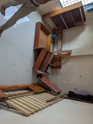 সেমি ডাবল বক্স খাট (পড়ার টেবিল সহ )