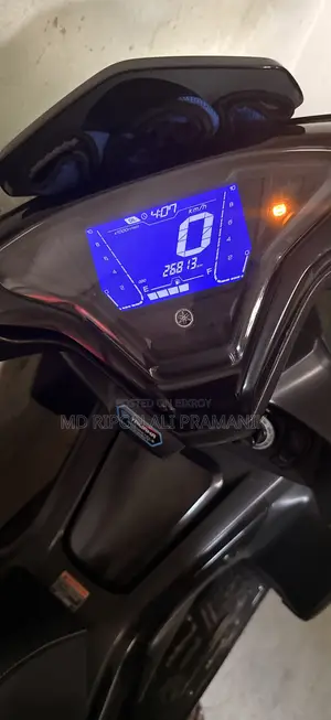 Yamaha Aerox 2024 Silver