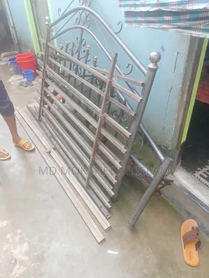 এই খাঁটটি বিক্রি করব।
