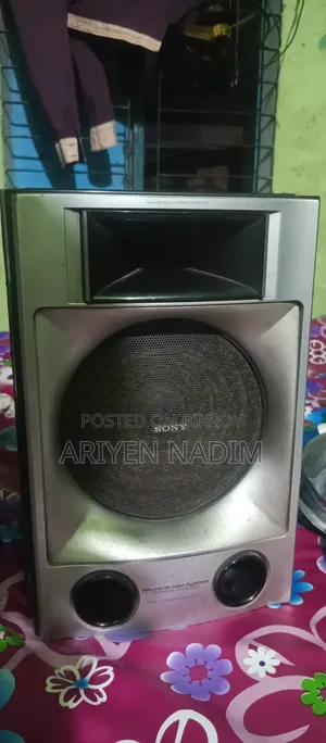 Aiwa ও Sony স্পিকার।