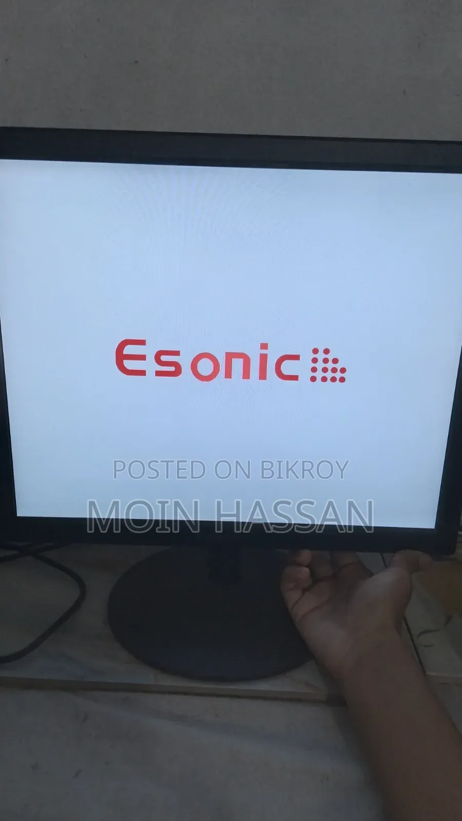 Esonic 17inc LED Square Monitor. Akdom Notun Er Moto Ache.