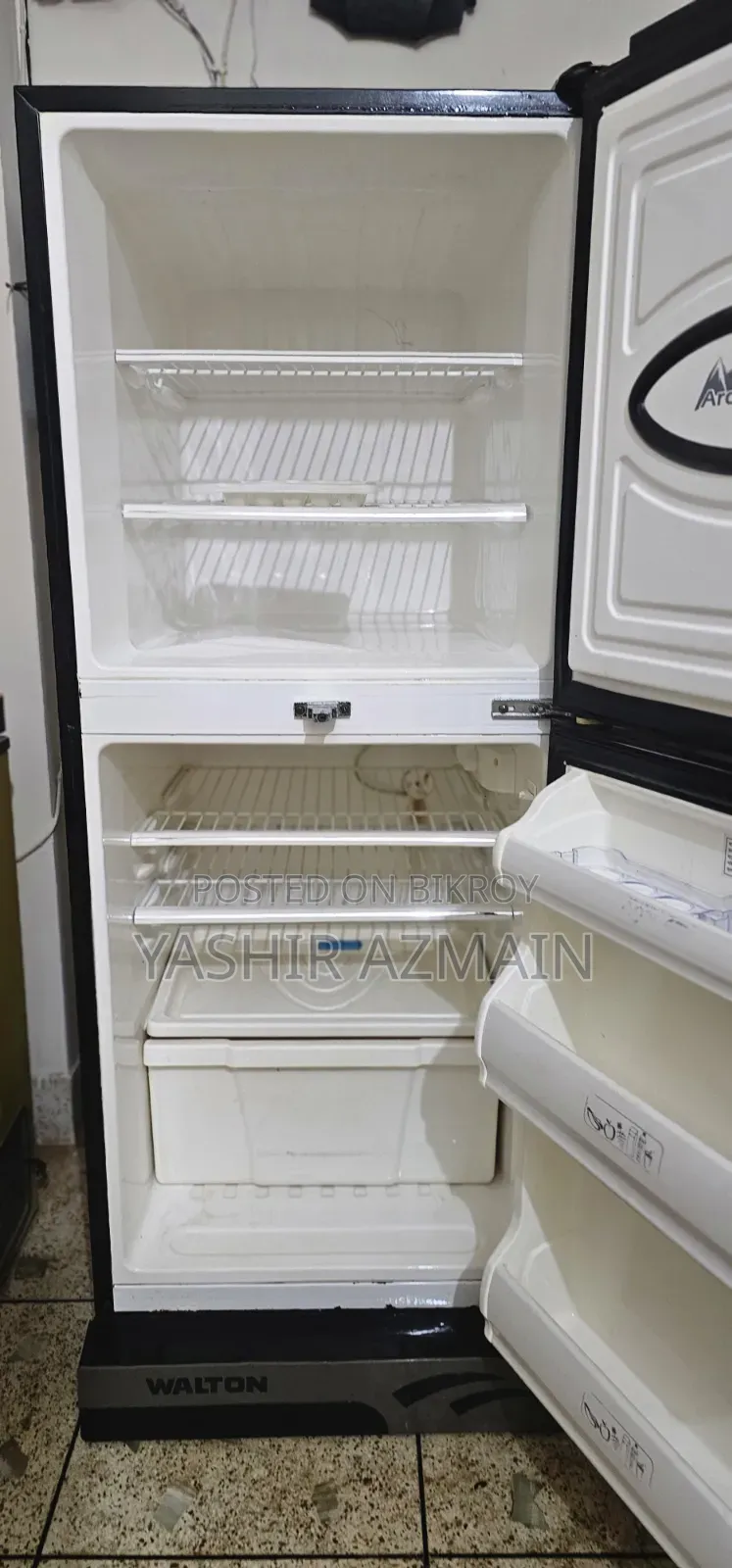 Walton 282 Liter Fridge