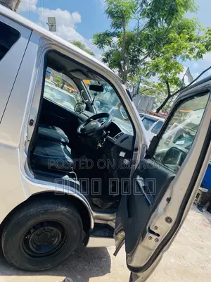 Toyota Grand HiAce 2000 Silver