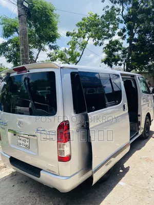 Toyota Grand HiAce 2000 Silver