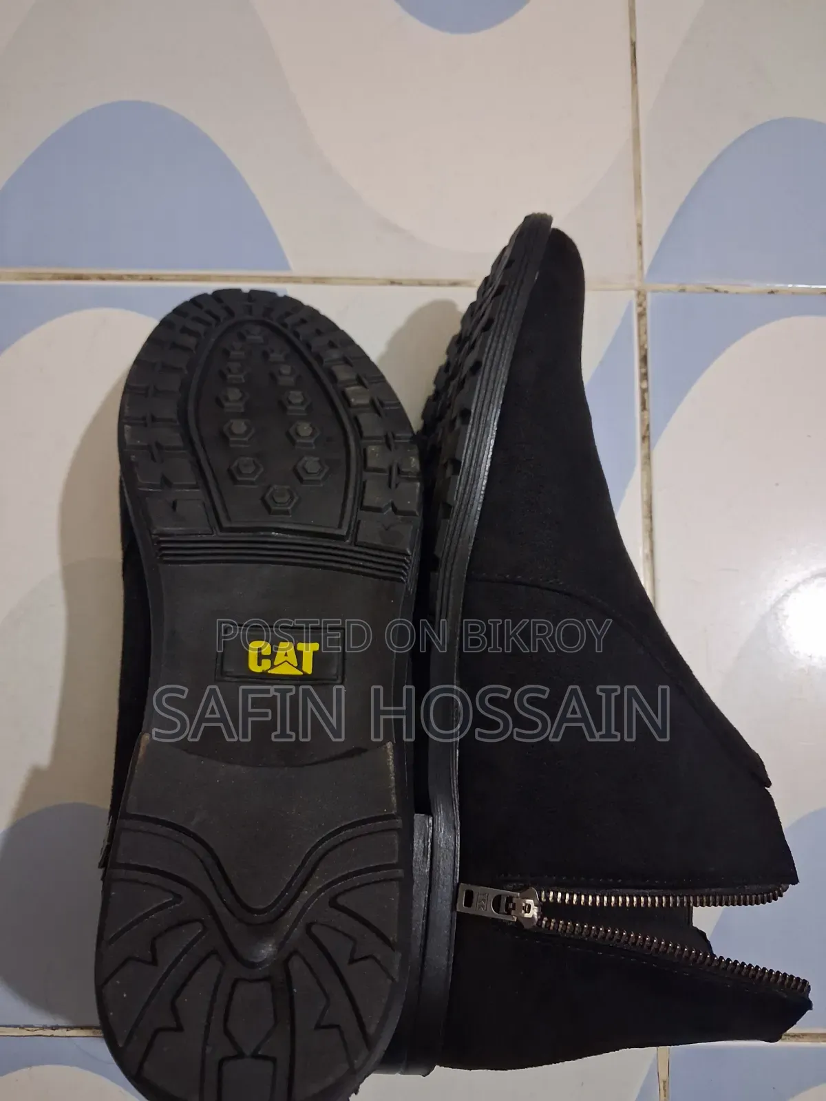 ​Men’s Black Suede Chelsea Ankle Boots With Side Zipper  Size 42 (CAT)