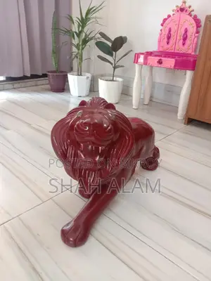 Vintage Korai Wood Lion Sculpture – 27 Years Old