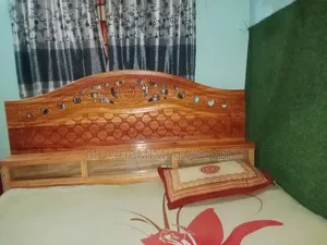 ৬ফিট বাই ৭ ফিট মেহগনি কাঠের খাট ৪ মাস ব্যবহৃত বাসা ছেড়ে দেওয়া হচ্ছে